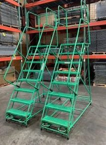 Eight step rolling ladder