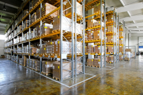 Selective pallet racking system in a warehouse
